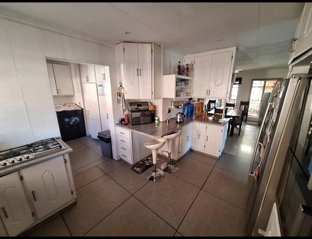 3 BEDROOM HOUSE FOR SALE IN VANDERBIJLPARK SE 3